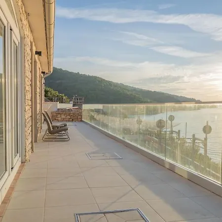 Villa Seafront With Infinity Pool & Eleiko Gym Gdinj