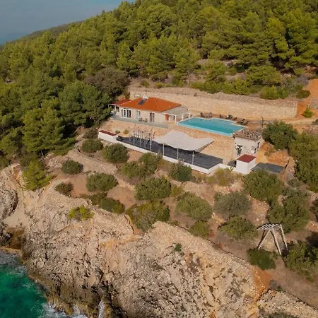 Seafront With Infinity Pool & Eleiko Gym