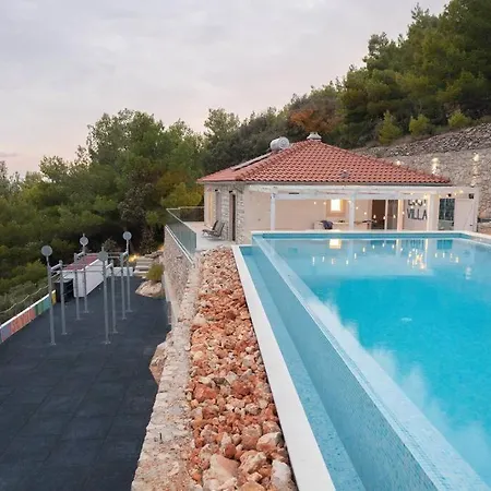 Seafront With Infinity Pool & Eleiko Gym * Gdinj